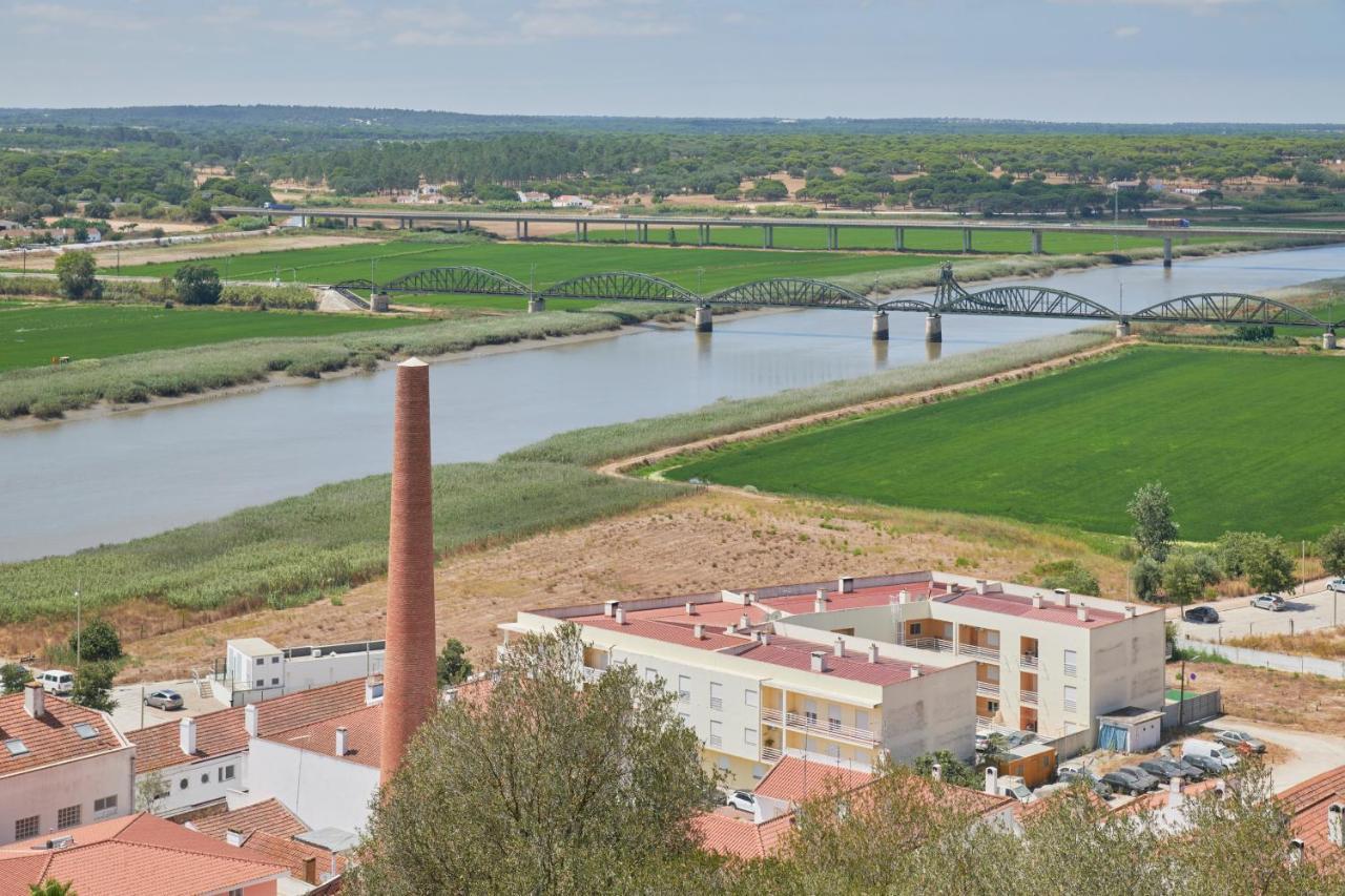 Lightful Refuge On The River Front, By Timecooler Alcácer do Sal Exteriör bild
